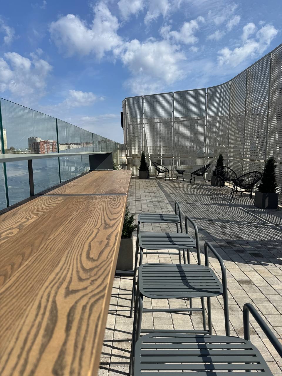 Терраса и двор-сад <br>&nbsp;для резидентов